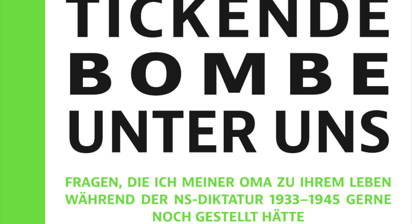 Cover, Claudia Fratz, Wie eine tickende Bombe unter uns, Fragen, die ich meiner Oma zu ihrem Leben während der NS-Diktatur 1933-1945 gerne noch gestellt hätte. ISBN 978-3-945530-55-9