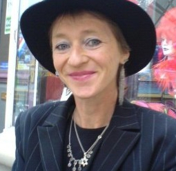 Adriana_Stern Porträt-Foto der Autorin Adriana Stern