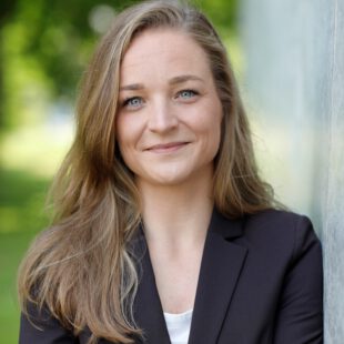 Porträt_Caroline_Emig Porträt-Foto der Herausgeberin Caroline Emig