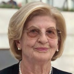 Porträt-Foto der Autorin Eva Szepesi