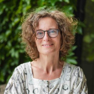 Sabine_Koller_c_Julia_Dragan Porträt-Foto der Autorin und Herausgeberin Sabine Koller