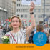 Buchcover Streit und Straßenkampf von Karoline Preisler. Foto der Autorin mit Transparent bei Demo: Rape is not resistance. Nowhere.